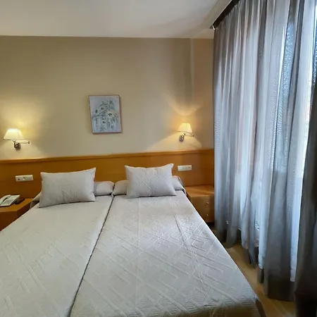 Отель Castilla Касерес