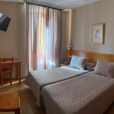 Отель Castilla Касерес