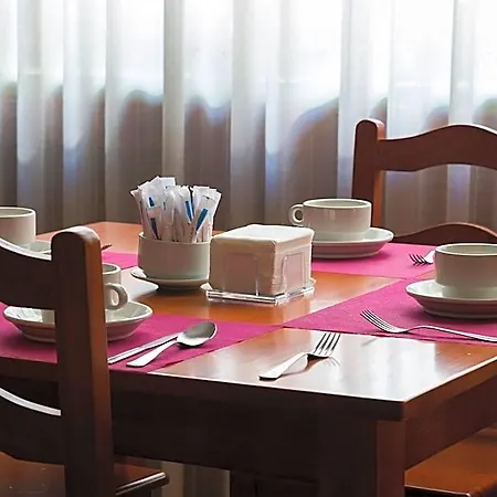 卡斯蒂利亚酒店 * Caces